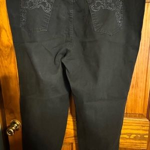 Women’s Gloria Vanderbilt black denim 24Wpre-owned